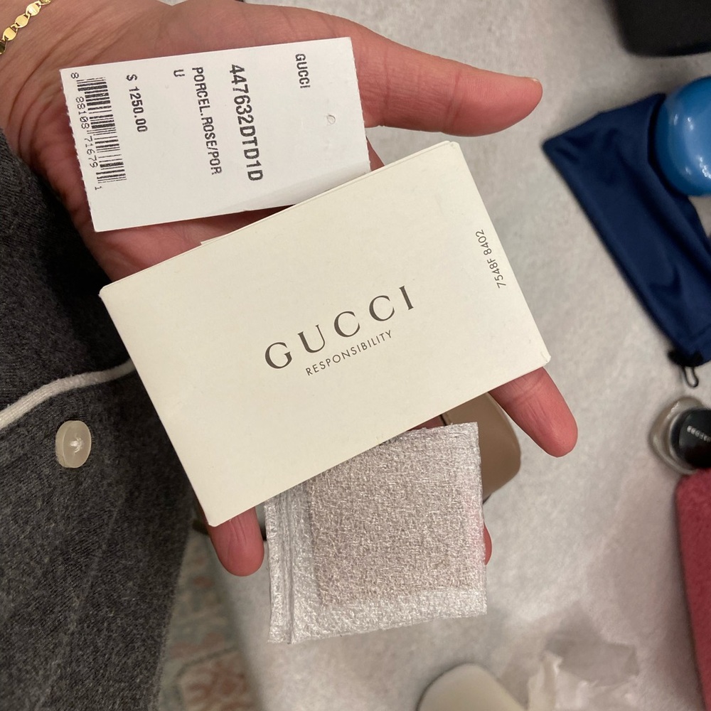Gucci Marmont Camera Bag - Picture 14 of 16